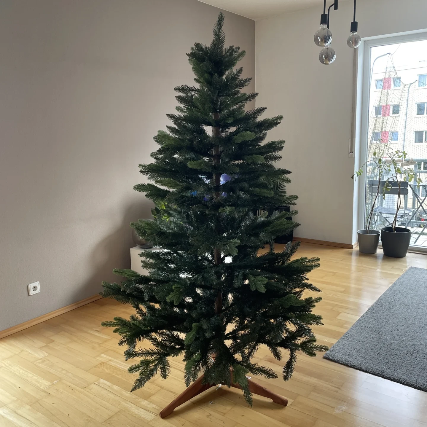 Sapin De Noël Artificiel 90 Cm – Réaliste, Branches Épaisses, Avec Support En Bois & Sac De Rangement – Pure Living, Montage Facile